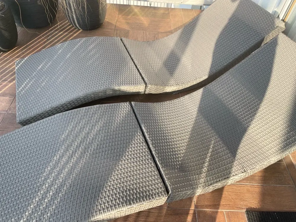 2 Sonnenliegen mit edlem Rattan (ohne Auflagen) 