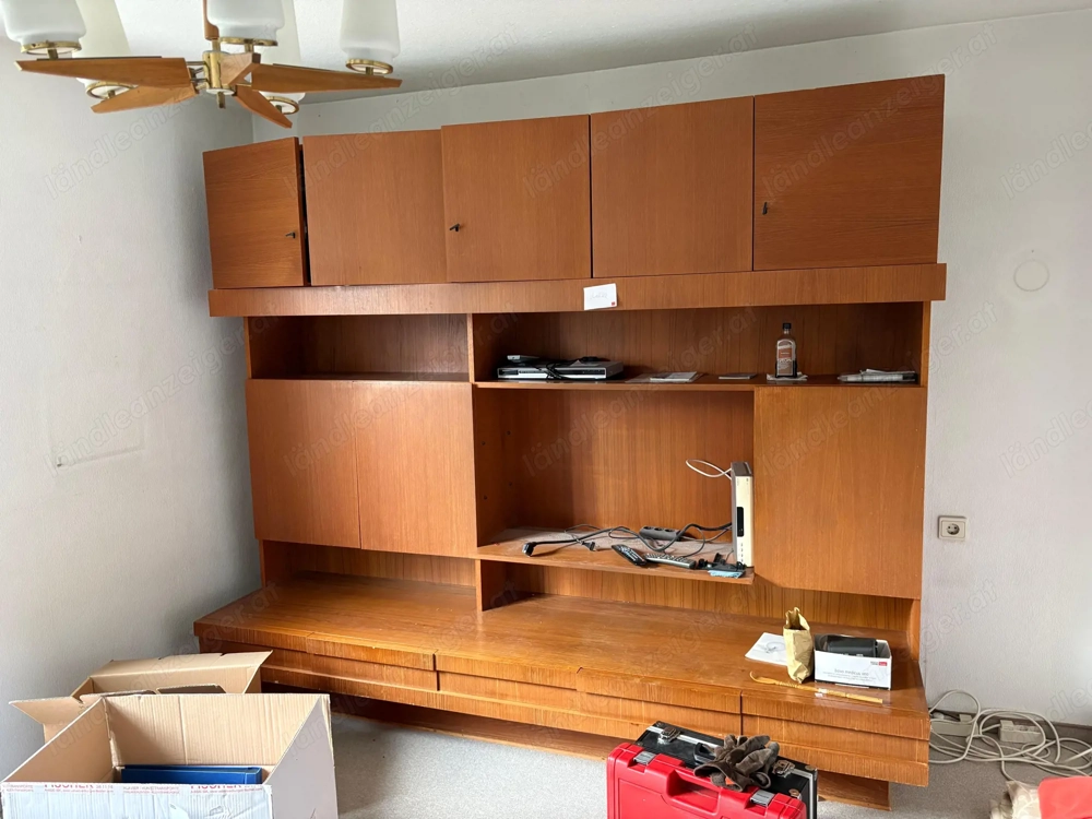 Wohnzimmerschrank