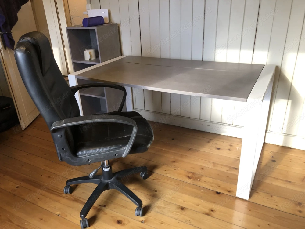 Bürostuhl und Tisch gratis Abzuholen 