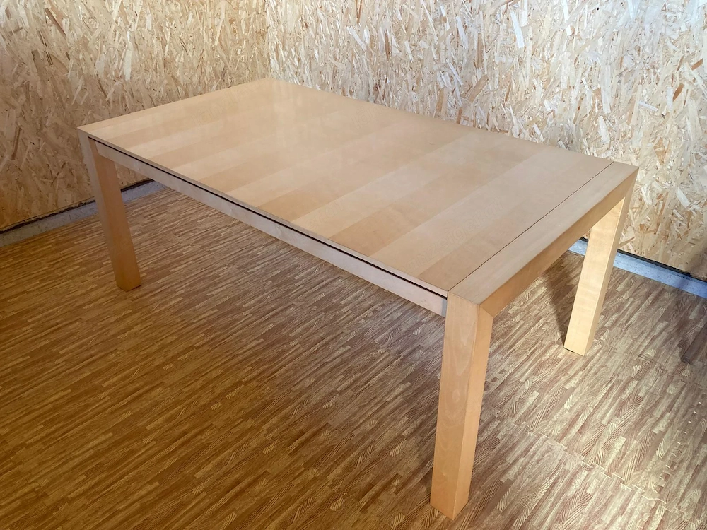 Ausziehbarer Esstisch, ahorn, massiv