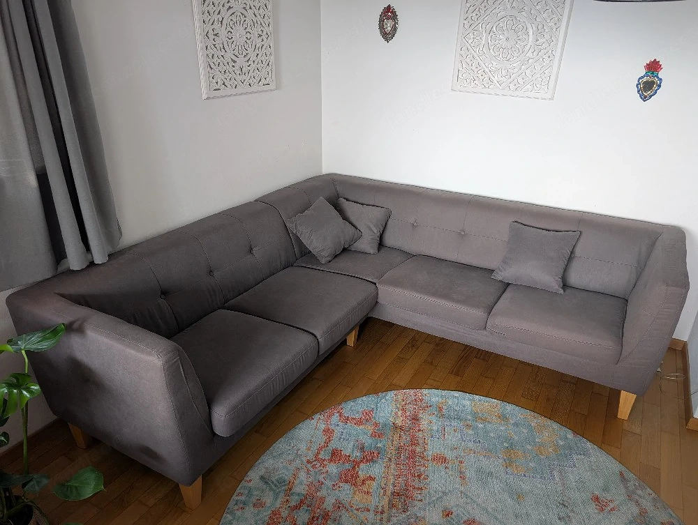 Neuwertige Couch