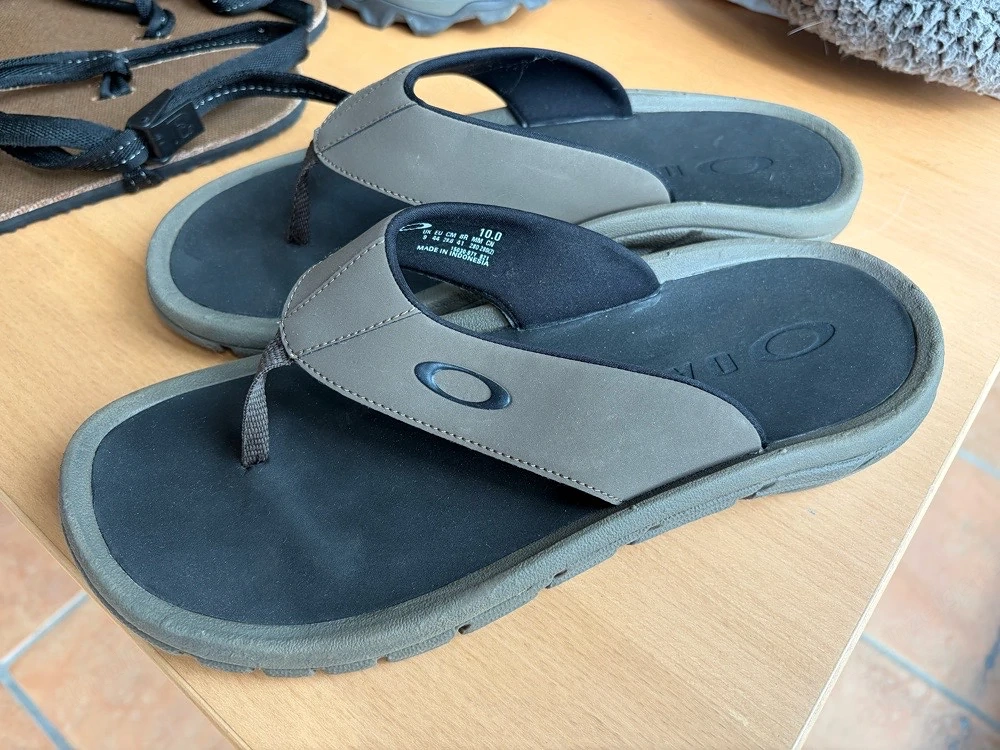 Oakley Flip Flops Gr 44, NEU