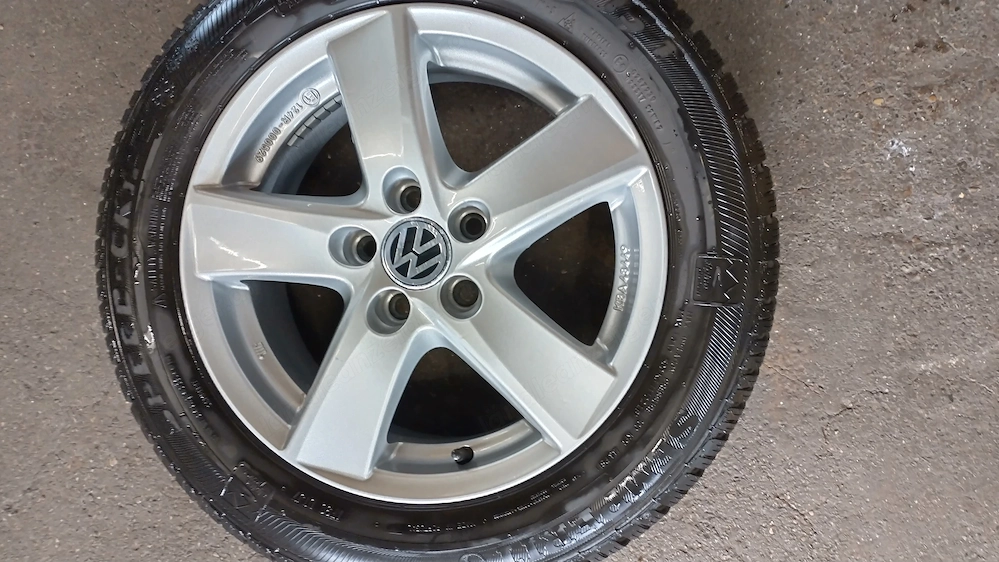 VW Polo Komplettrad Winter 6x15 5 100 Et 38 Alutec EceNr. 124R-000529
