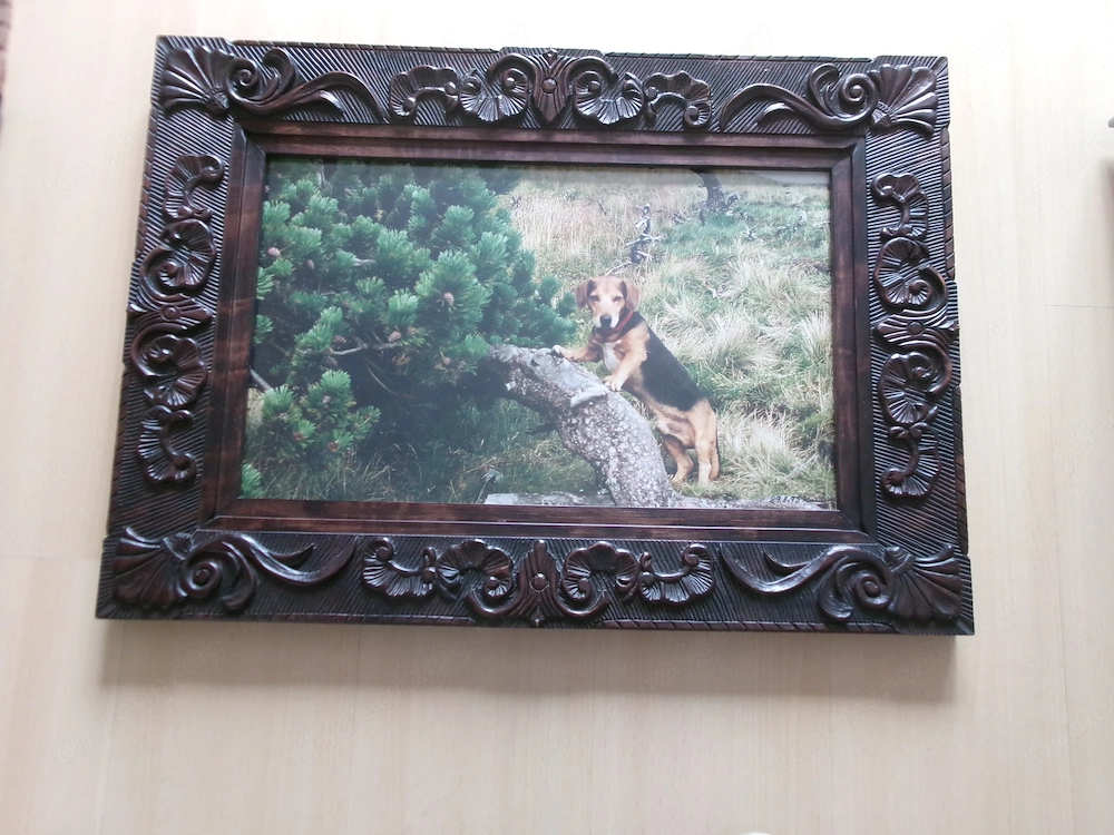 Geschnitzter Holzrahmen