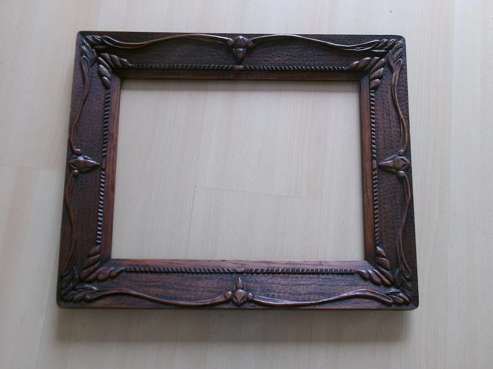 geschnitzter Holzrahmen 