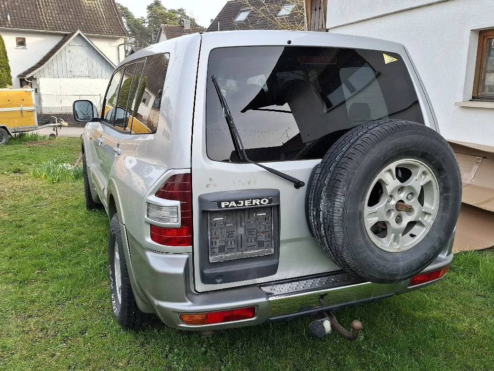 Mitsubishi Pajero V60 