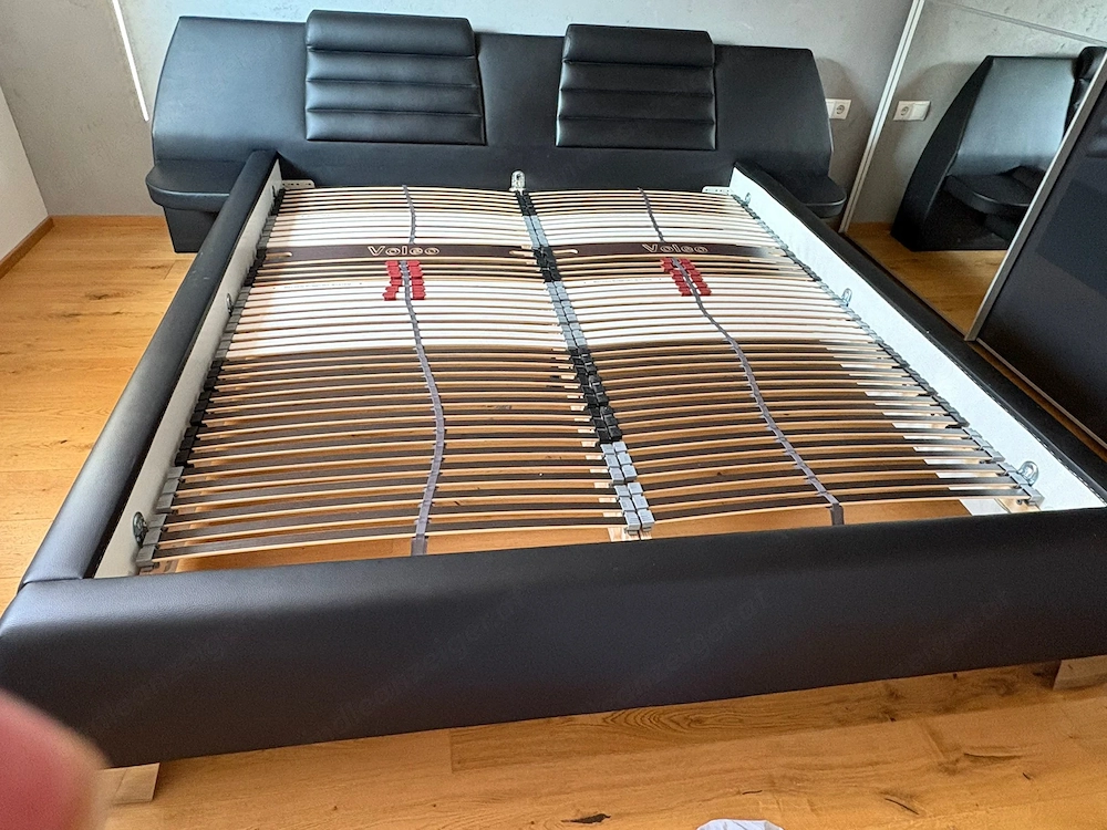 Neuwertiges Bett