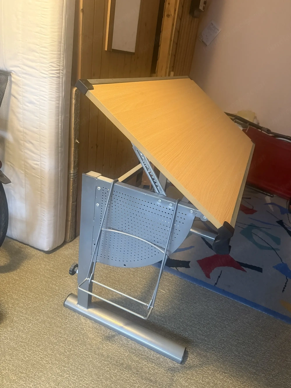 Kinder-Schreibtich in gutem Zustand