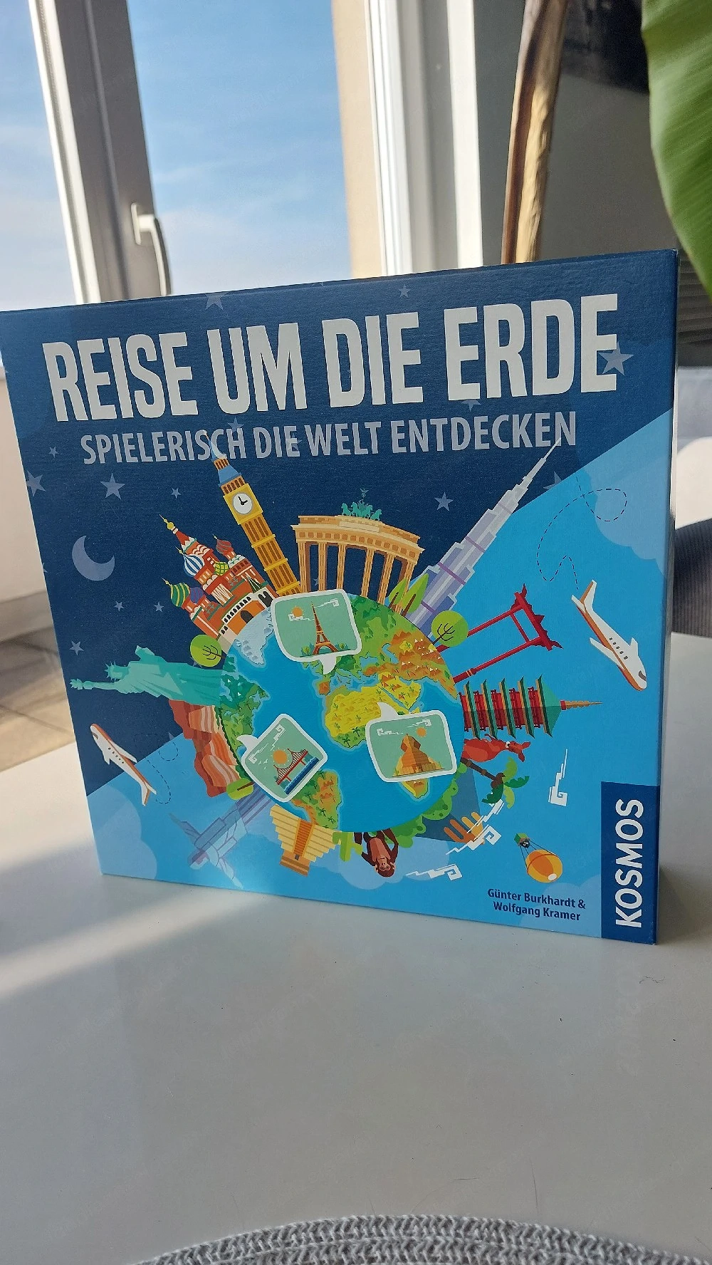 Kosmos Reise um die Erde