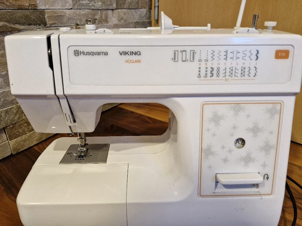 Nähmaschine mit Tasche und Zubehör