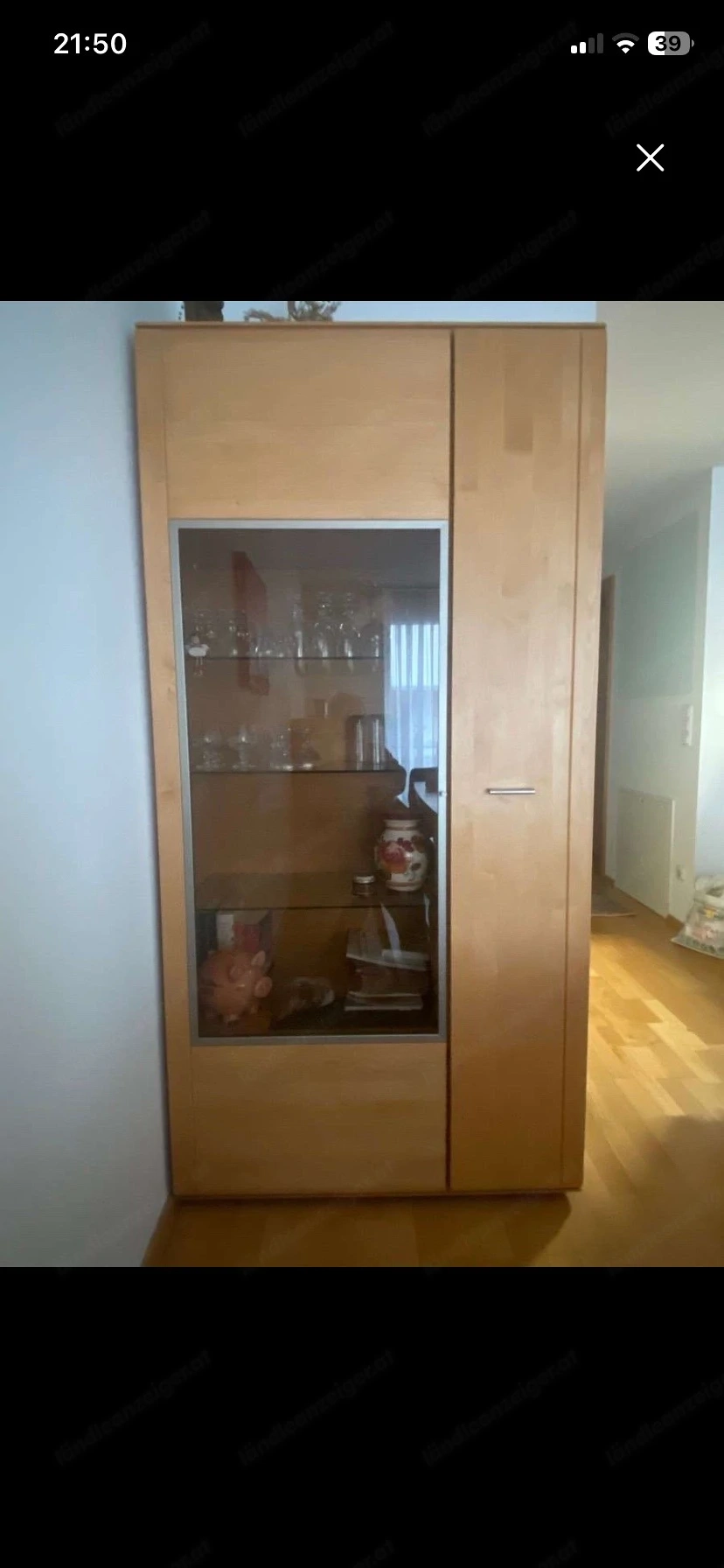 Vollholz Kasten mit Glasvitrine