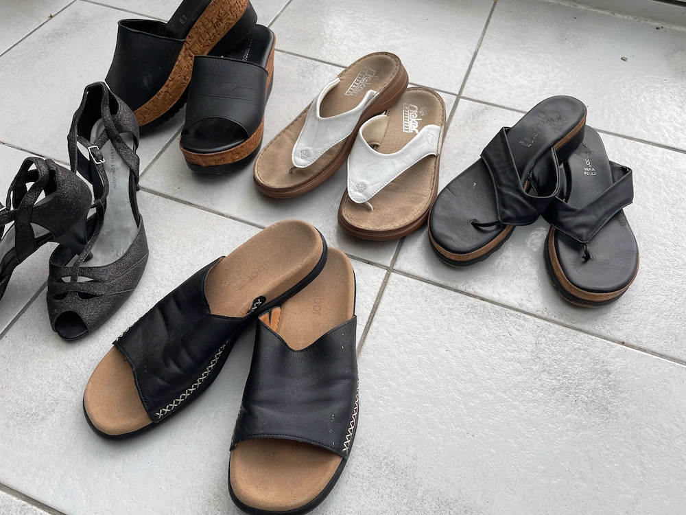 Schuhe, Sandalen, Zehentrenner