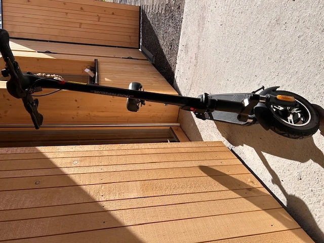 Neuwertiger E-Scooter mit Sitz 600W   kaum gefahren