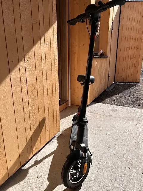 Neuwertiger E-Scooter mit Sitz 600W   kaum gefahren