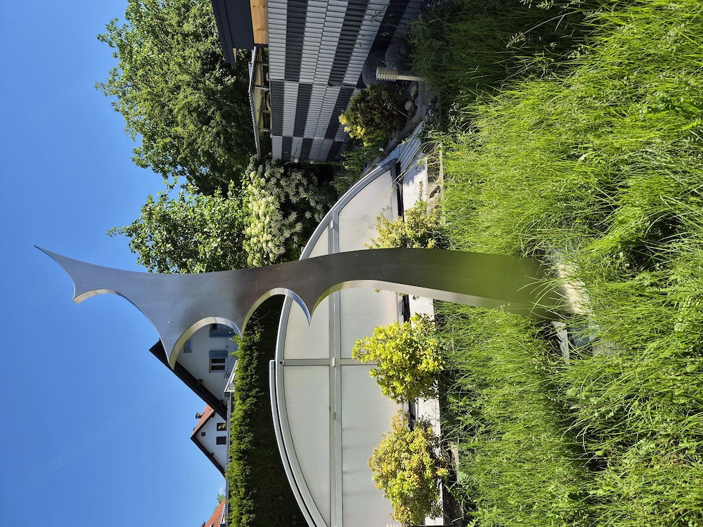 Skulpturen aus massivem Edelstahl