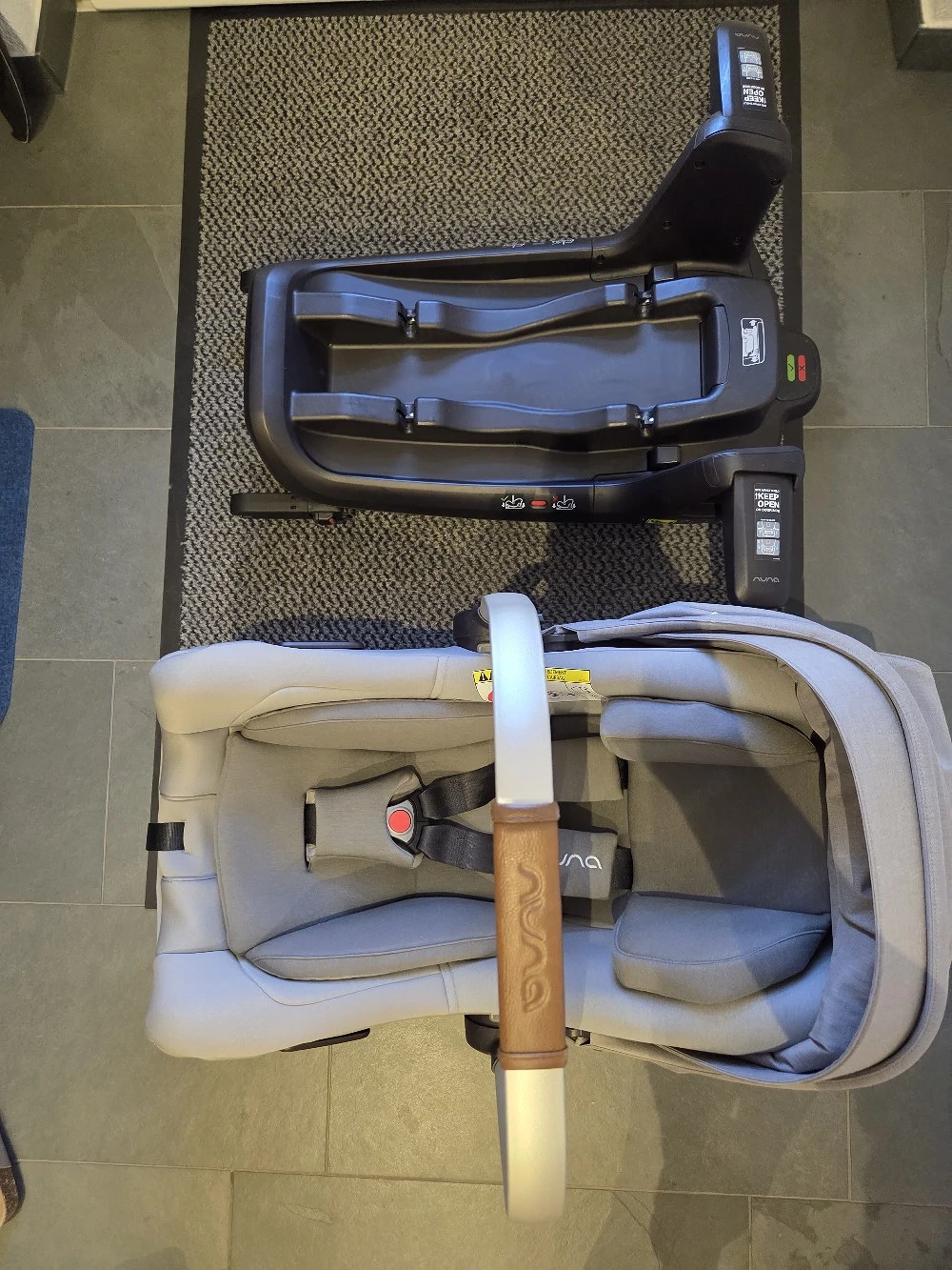 Nuna Babyschale mit isofix Station 