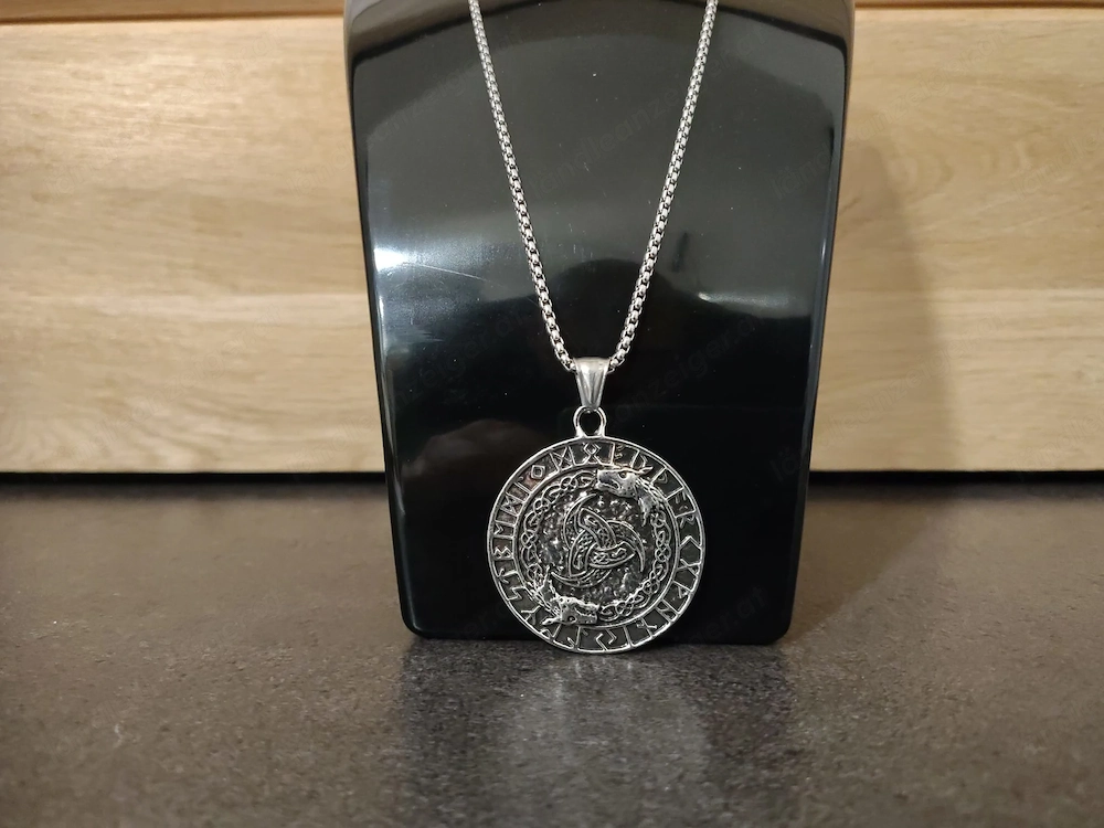 Kette mit Wikinger-Kompass (Vegvísir) Anhänger