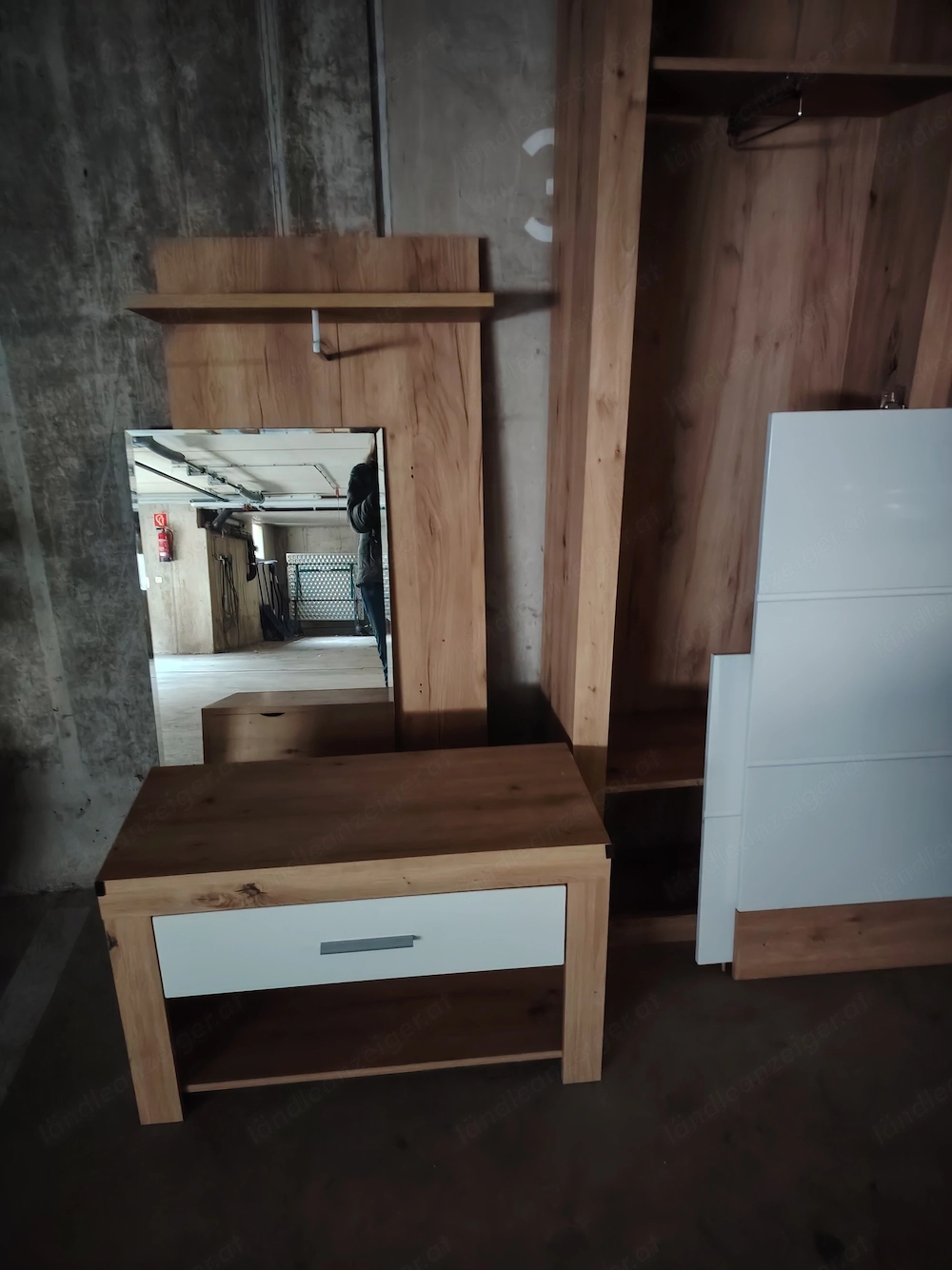 Gadarobe mit hochschrank