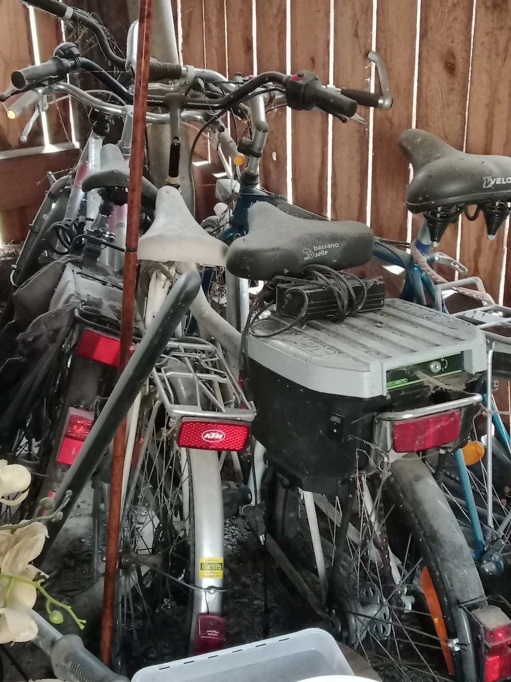 Räder, Lilien, Blumentöpfe....verschiedenen  