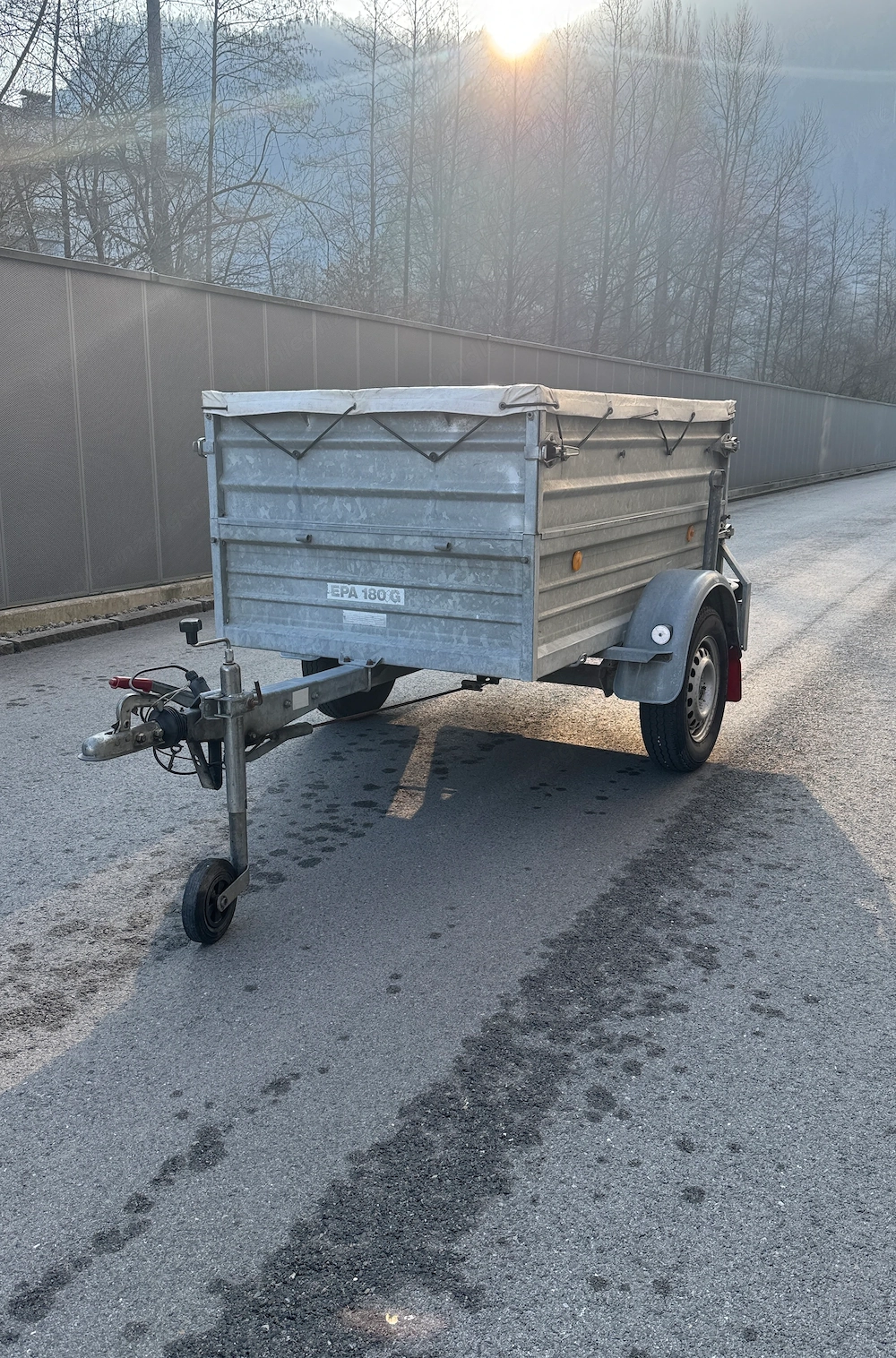 Pongratz Anhänger, gebremst, Stahlausführung, Flachplane