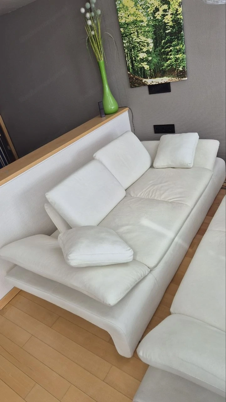 2 cremeweiße Kunstledersofas kostenlos abzugeben   Selbstabholung in Bludenz