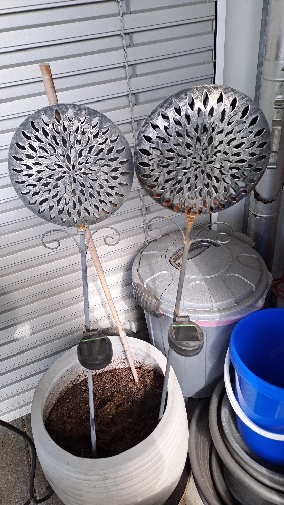 2x Solarstecker für Aussen Metall zu verkaufen währ es will nur Telefonisch erreichbar 0650 7104126 