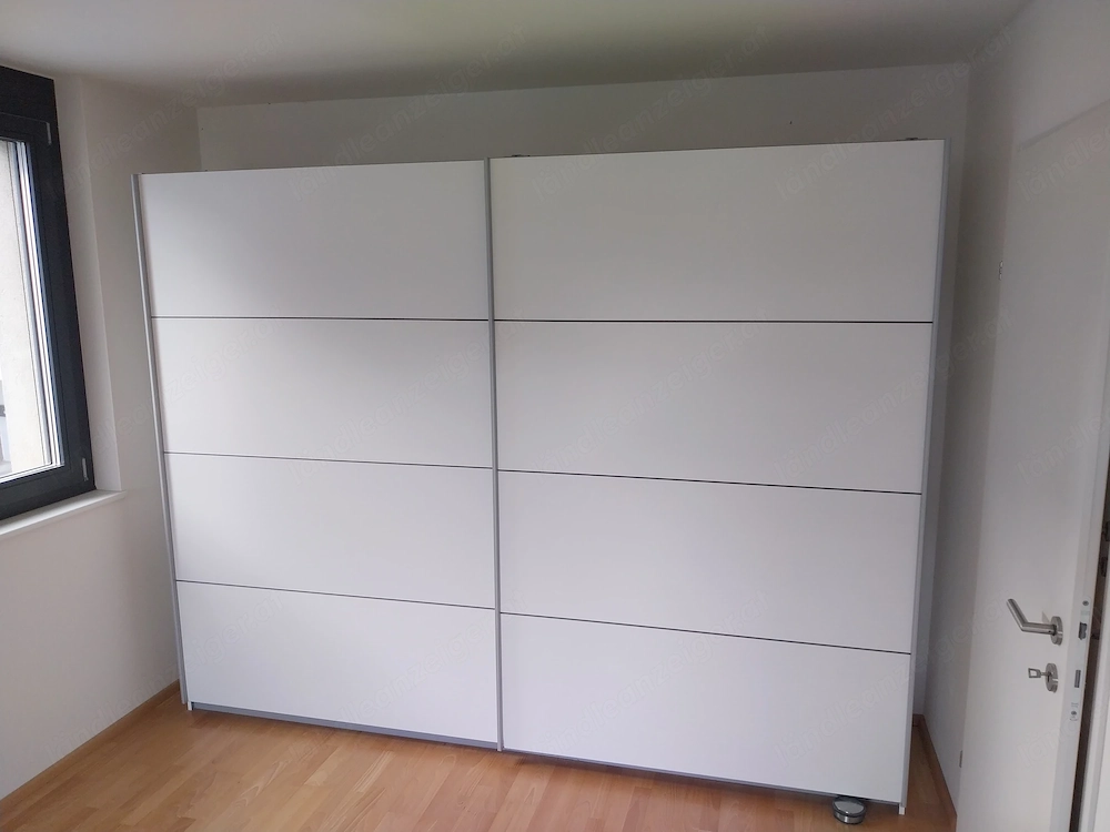 Kleiderschrank zu verschenken 