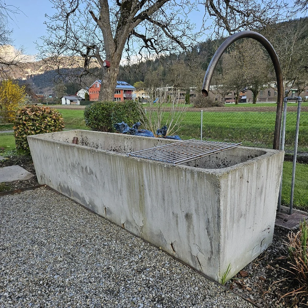 Beton Wassertrog 250x60x57 cm kostenlos