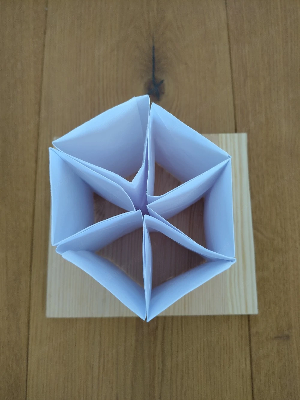 Papier-Stiftehalter (Gebastelt)