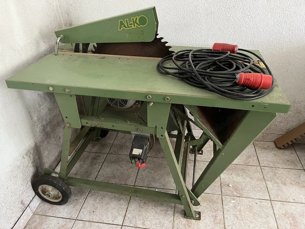 Brennholz-Kreissäge mit Wippe