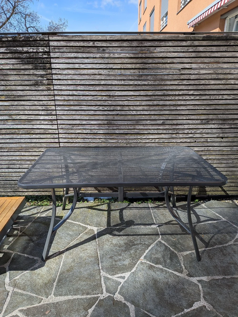 Gartentisch aus Streckmetall