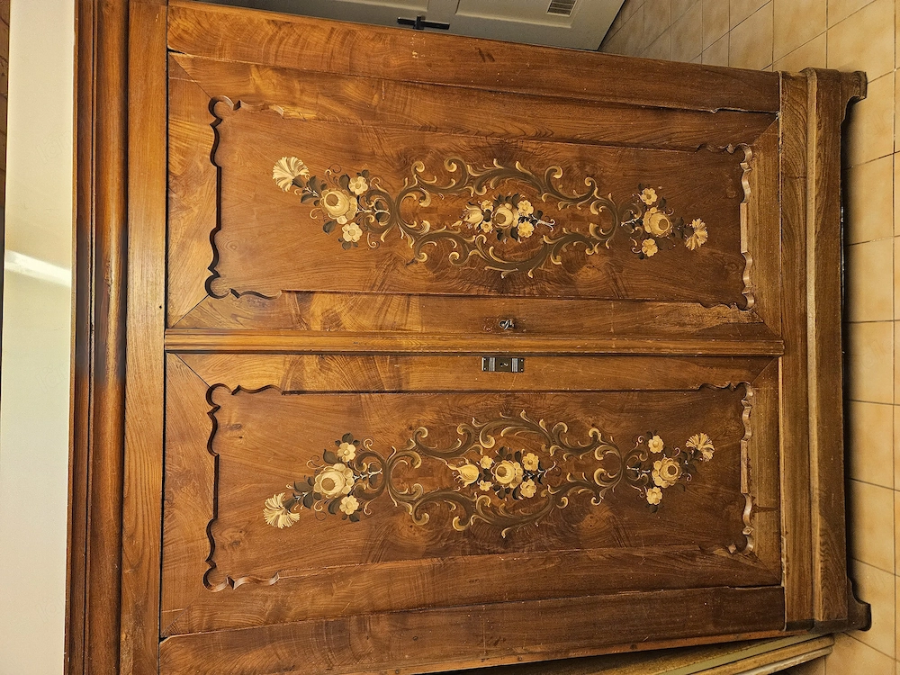 Antiker Schrank aus dem Bregenzerwald