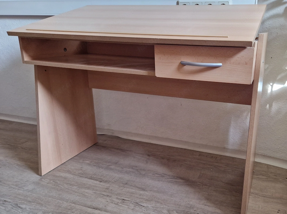 Kompakter Schreibtisch, höhenverstellbar, mit neigbarer Arbeitsfläche