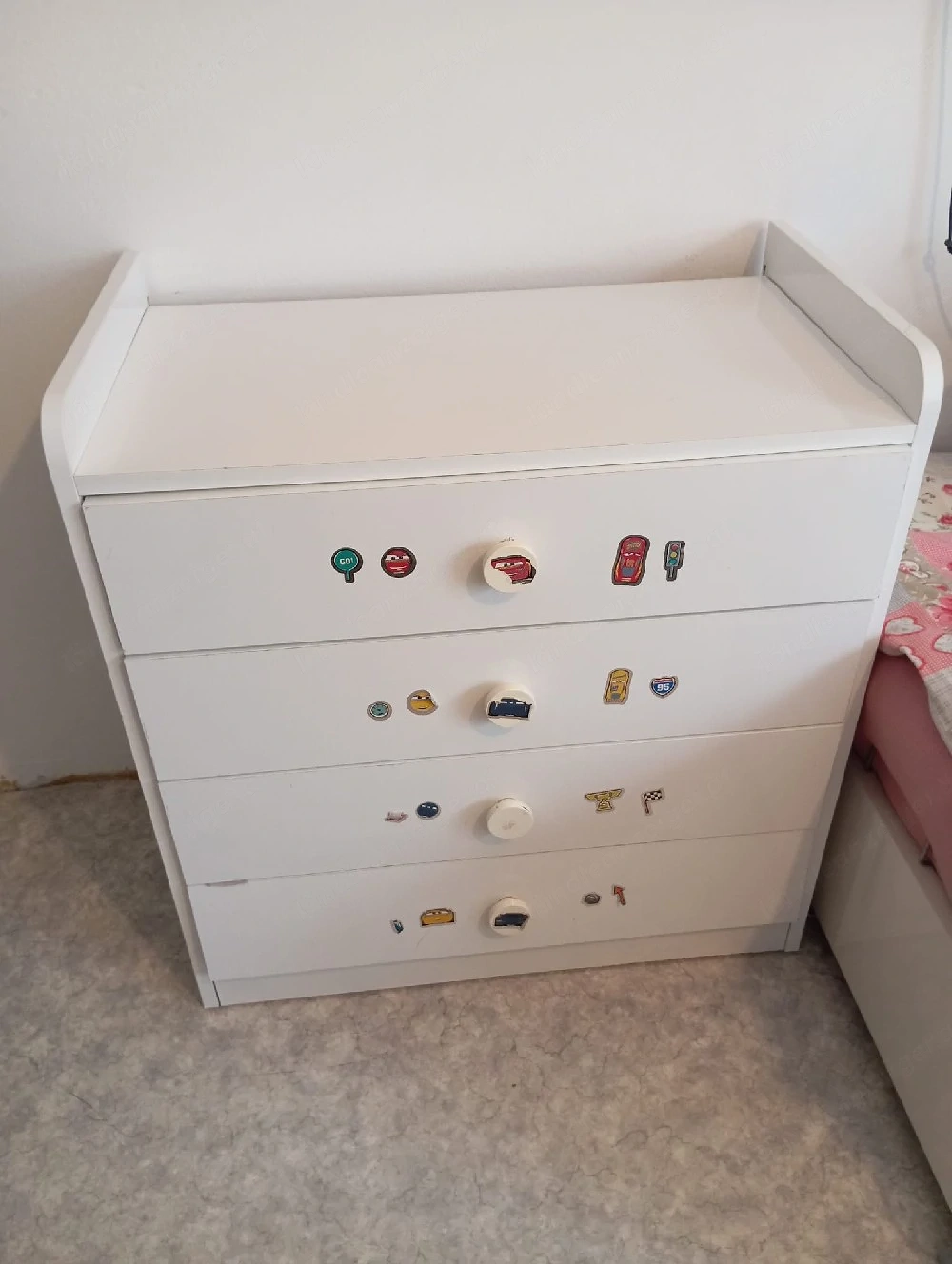 Kasten mit 4 Schubladen