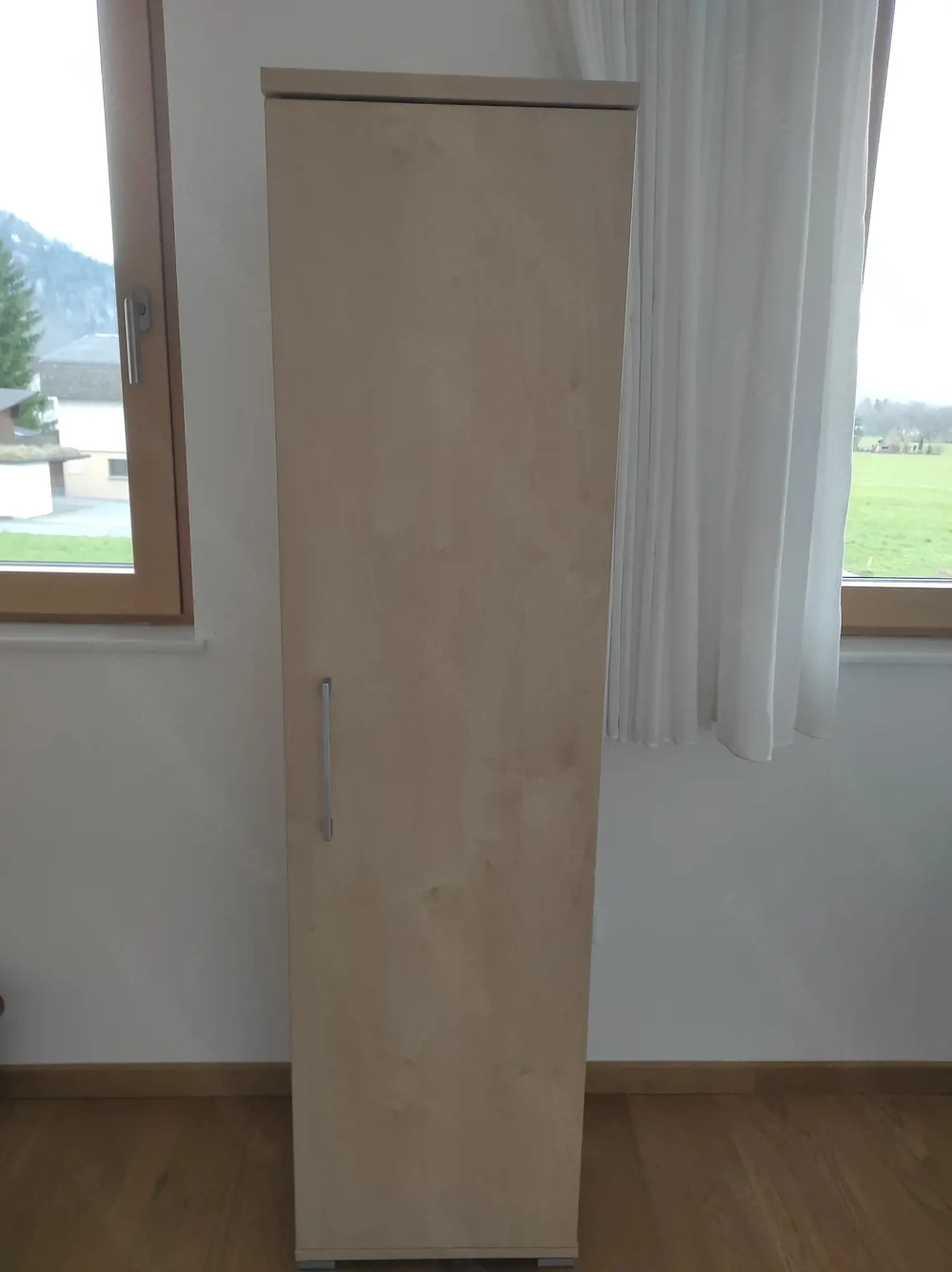 Kasten Schrank helles Holz