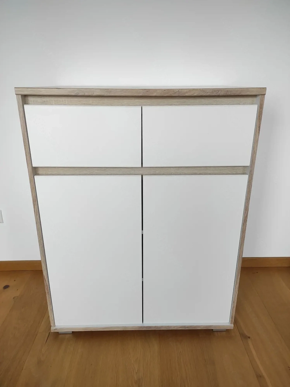 Kommode in weiß Holz mit Schubladen und Türen