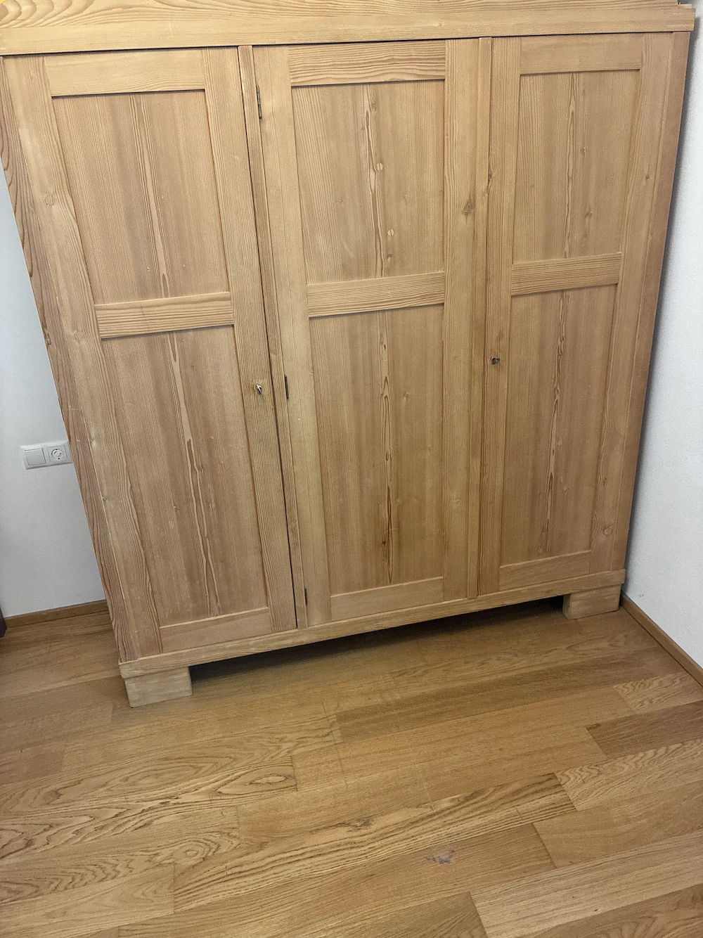 Schöner Vollholzschrank, Erbstück