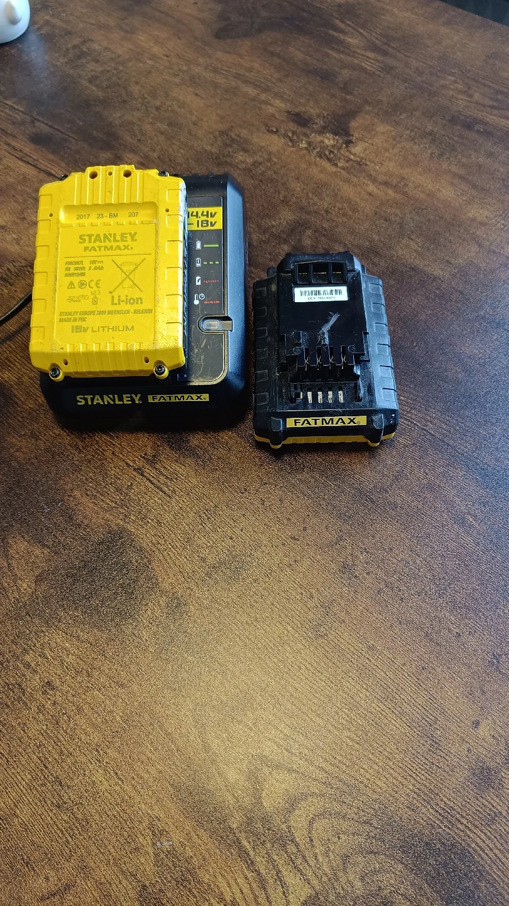 Akkus und Ladegerät