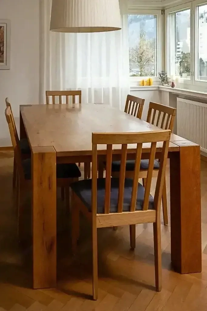 gepflegter, sehr gut erhaltener Esstisch (Eiche) inkl. 6 Stühle