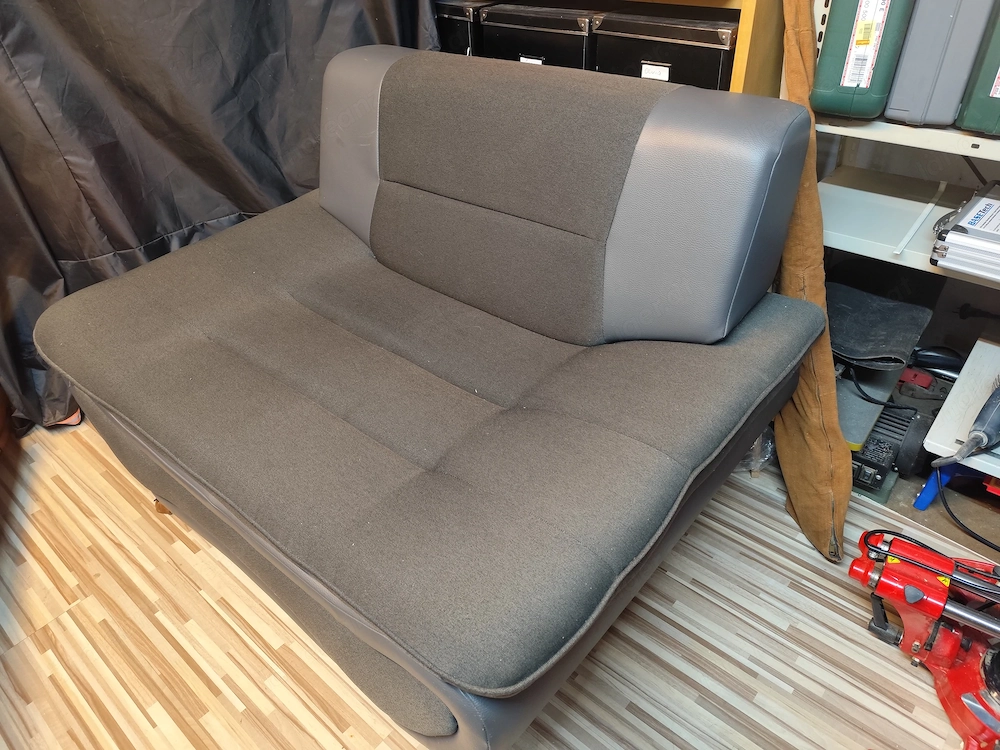 Gemütliches Kleinsofa zum Relaxen 