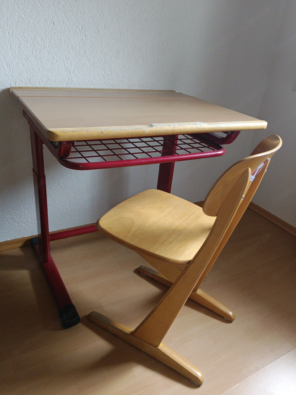Schulschreibtisch mit Stuhl 