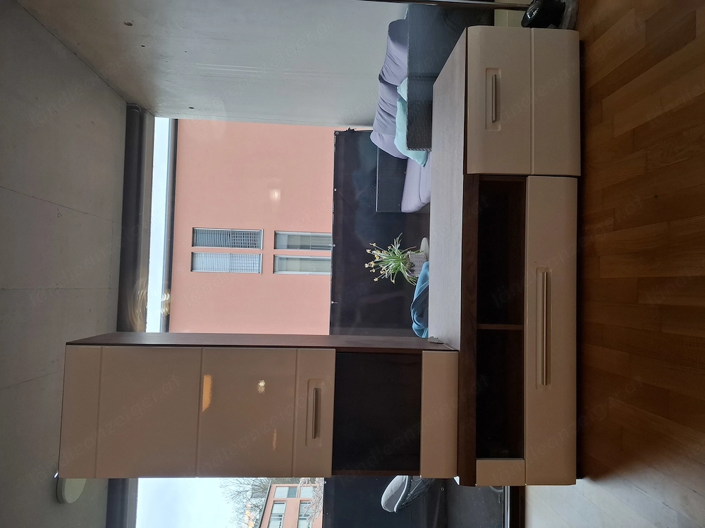 Hänge und TV Schrank
