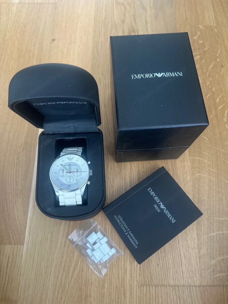 Emporio Armani Uhren mit weißem oder Sport Silikon Look Band