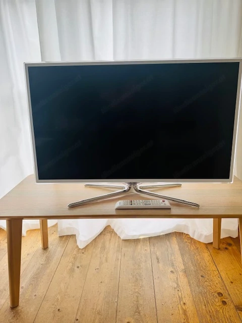 Fernsehgerät-TV in weiss