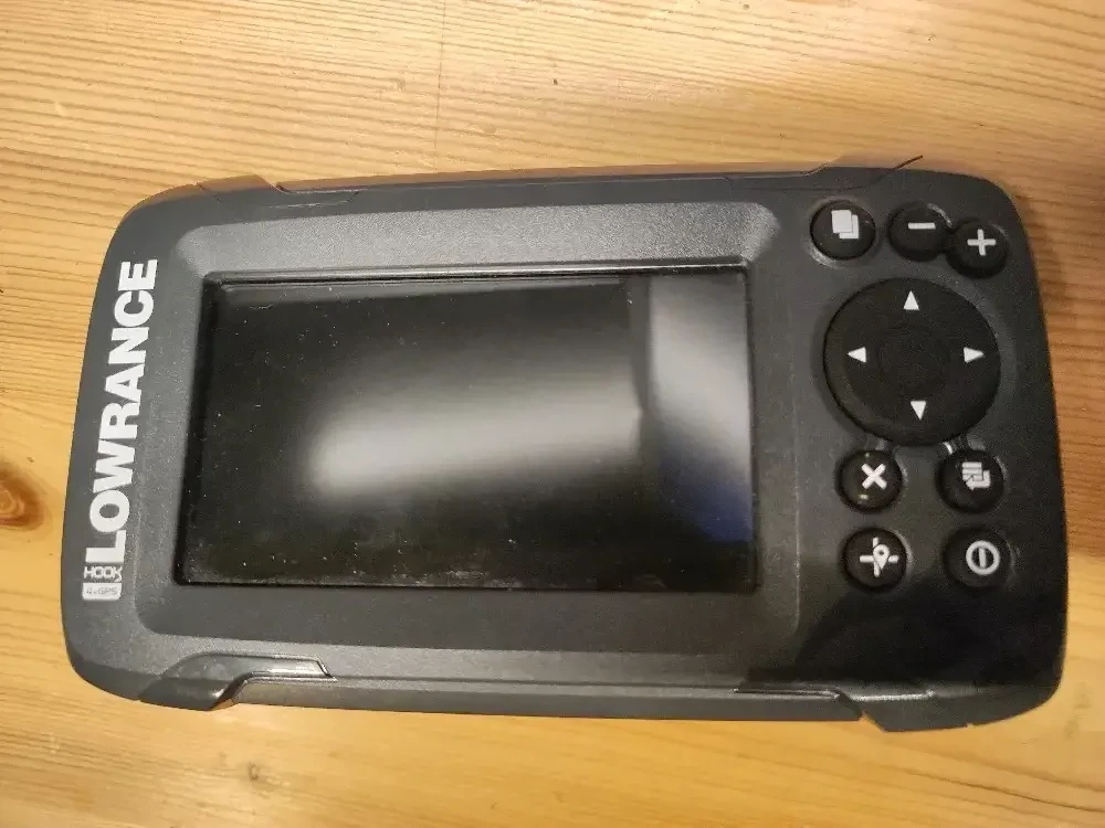 Lowrance Hook 2 4x GPS Echolot Fishfinder mit Geber und Halterung