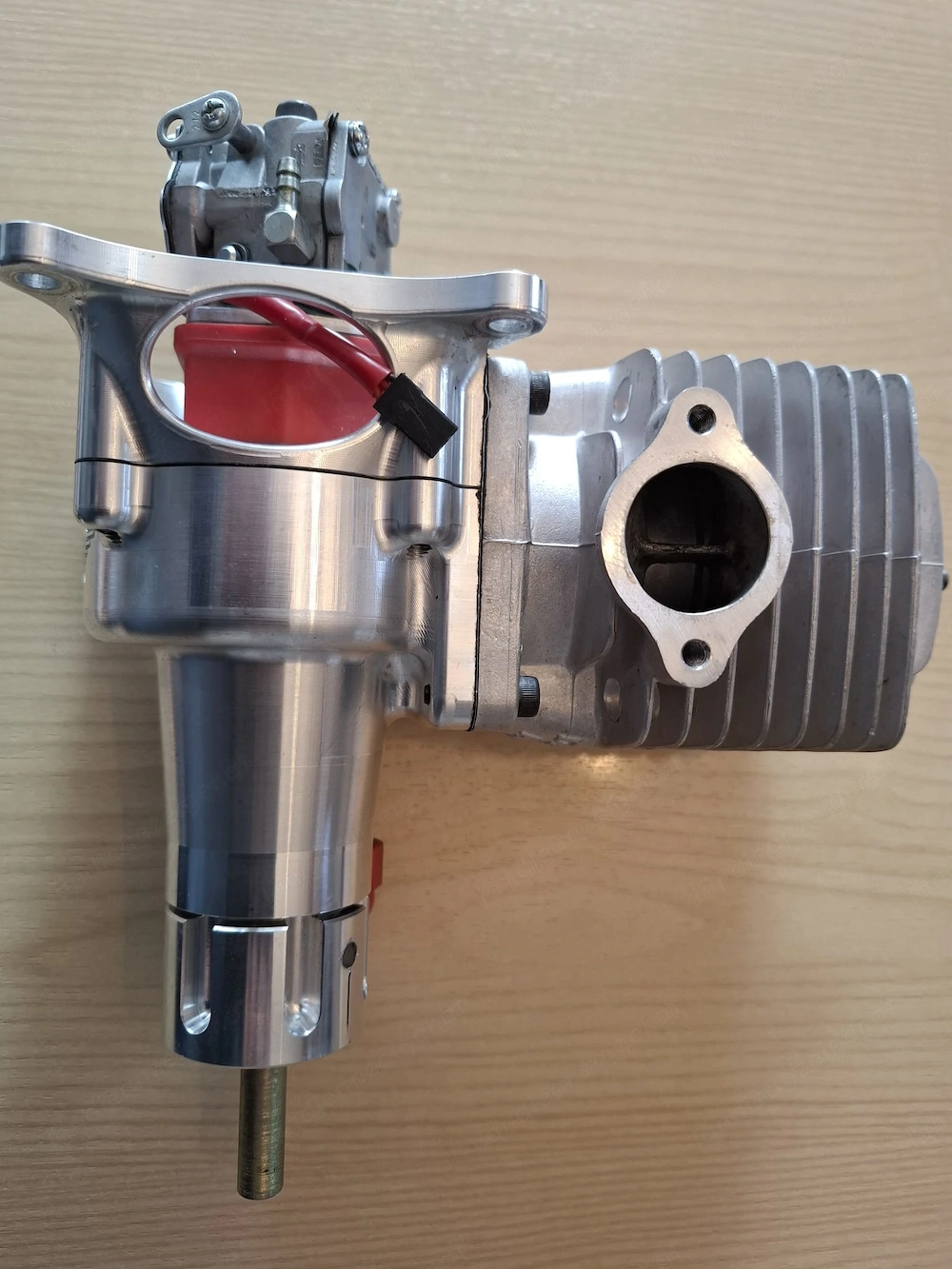 Motor DA 85 cc mit Zündung, Krümmer und neuen Dämpfer