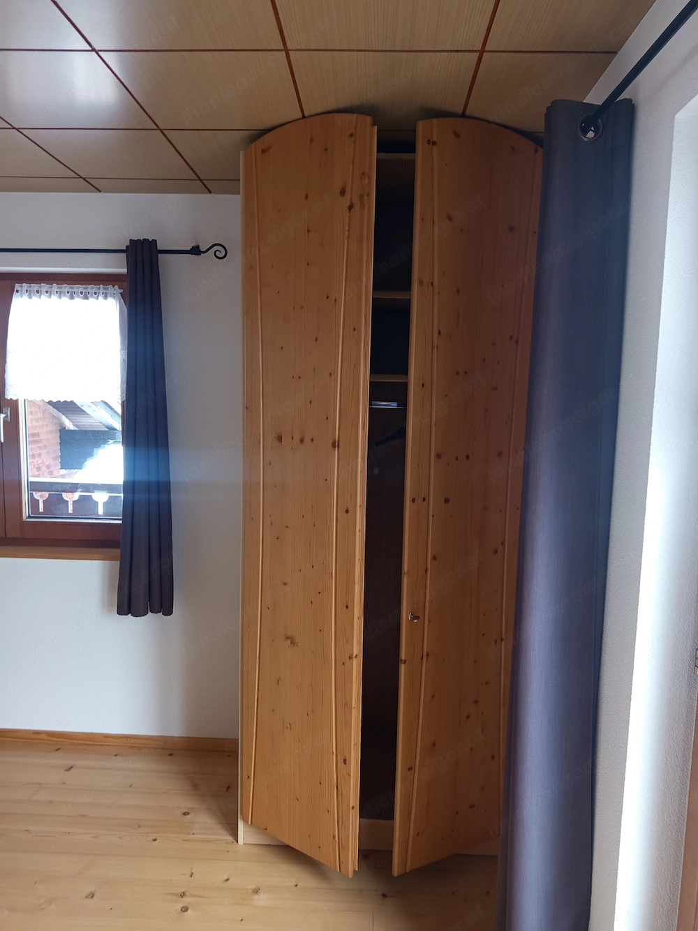 Massiver Holz-Kleiderschrank   Kleiderkasten   sehr guter Zustand