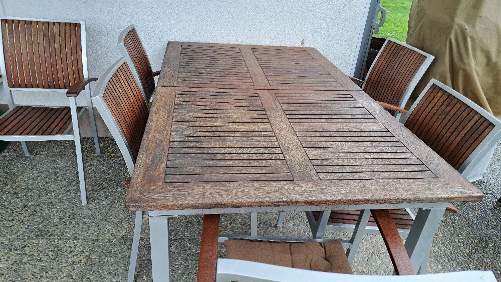 Gartentisch mit 6 Stühlen