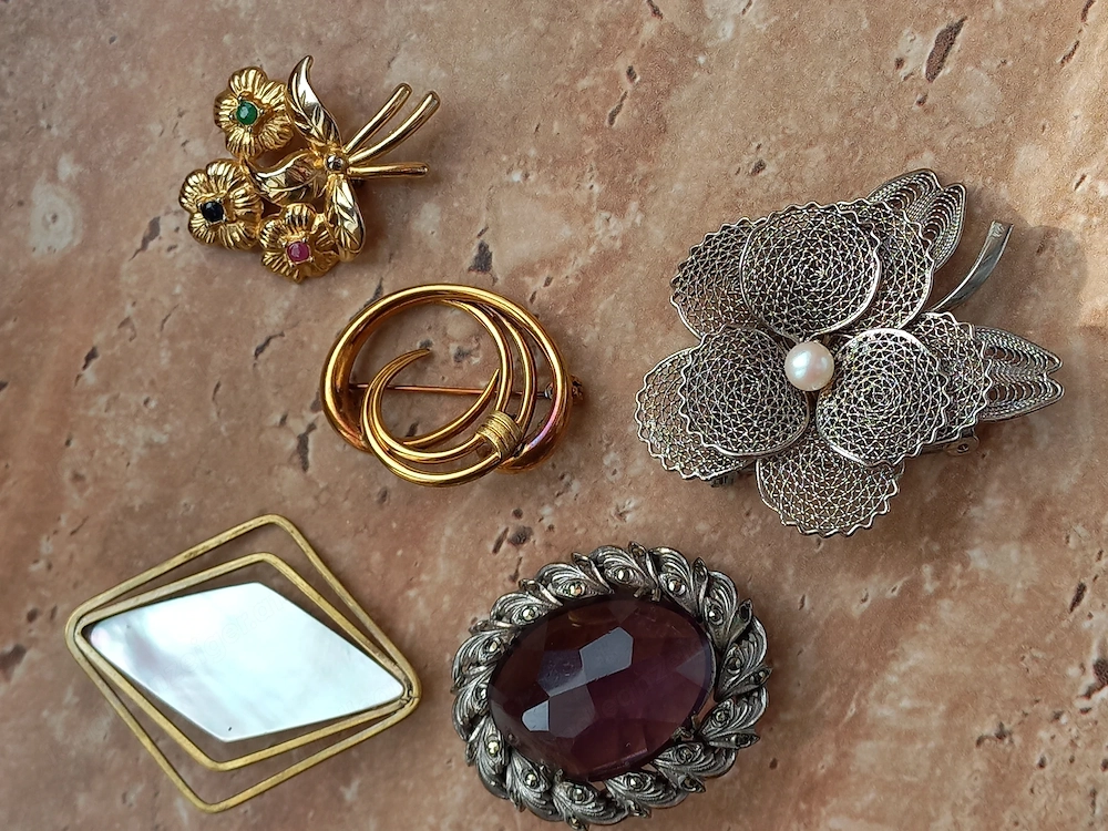 Schöne alte Broschen 