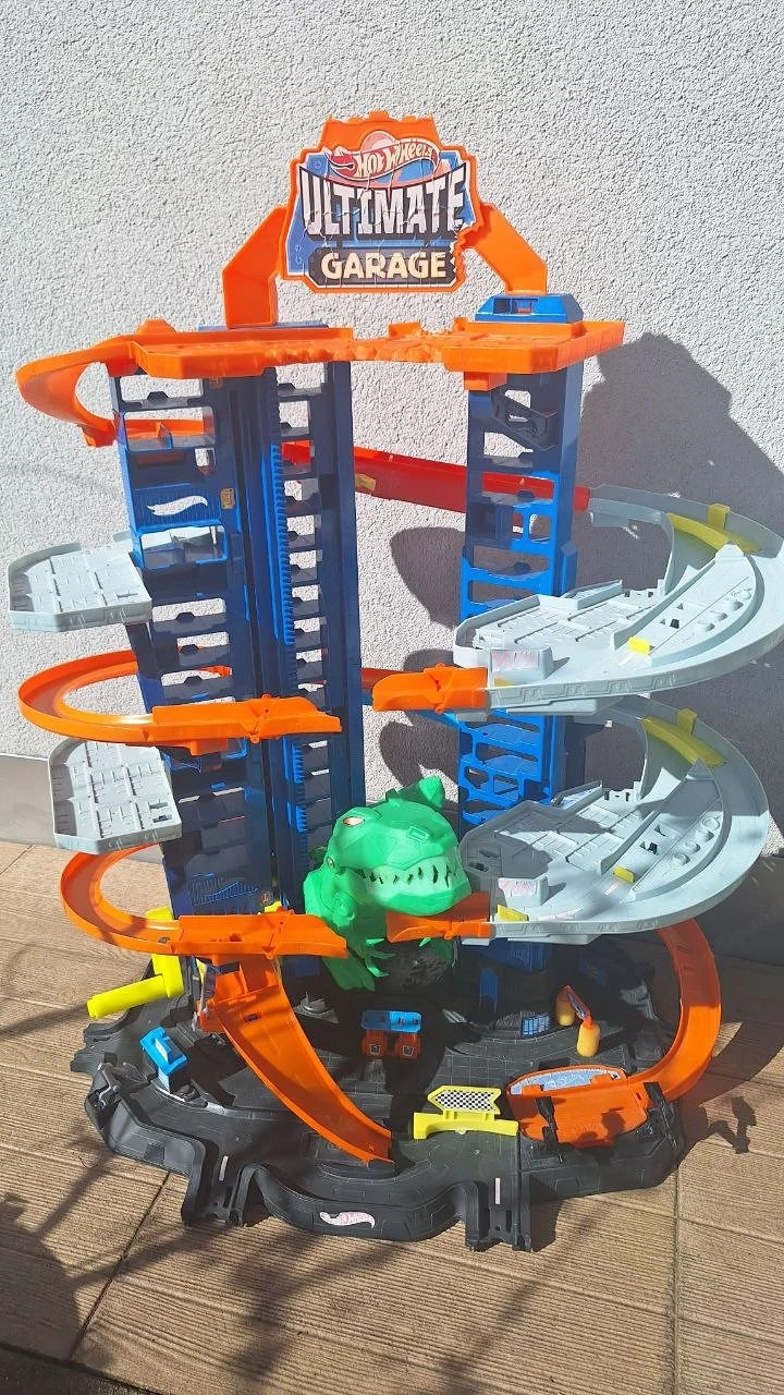 Hot Wheels Megacity Parkgarage mit T-Rex Angriff